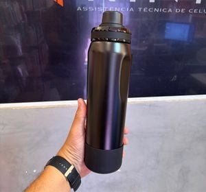 Garrafa Térmica Vyta Preto 750ml com Tampa Acrílico
